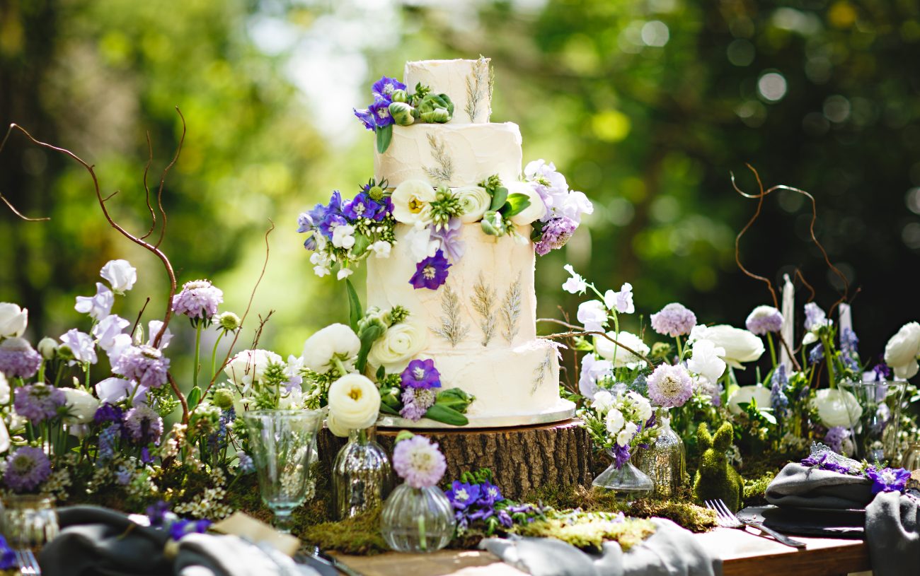 Beautiful wedding flowers for cakes Nadia Di Tullio Flowers